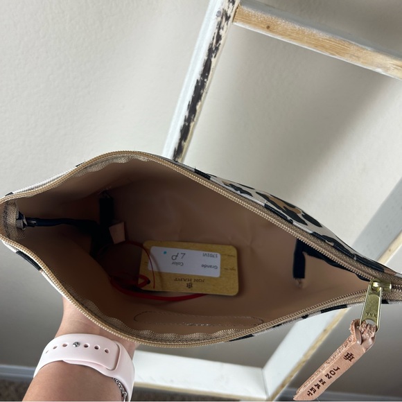 NWT John Hart Grande Leopard Coated Canvas  Makeup Bag - Picture 3 of 7